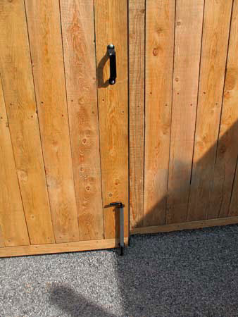 Portail entre cour et ruelle (Pointe-Saint-Charles, Montréal)