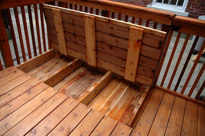 Terrasse aménagée dans une cour arrère bétonnée de la Petite Italie - 25point4