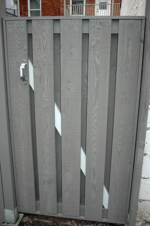 Clôture de cour arrière et accès au garage (Rue Fabre, Montréal).