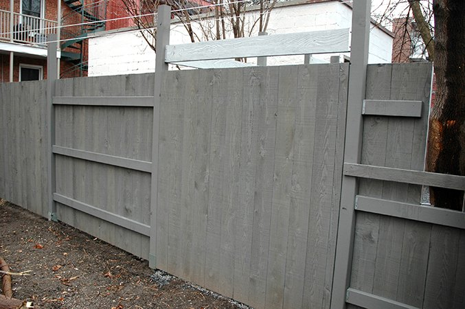 Clôture de cour arrière et accès au garage (Rue Fabre, Montréal).